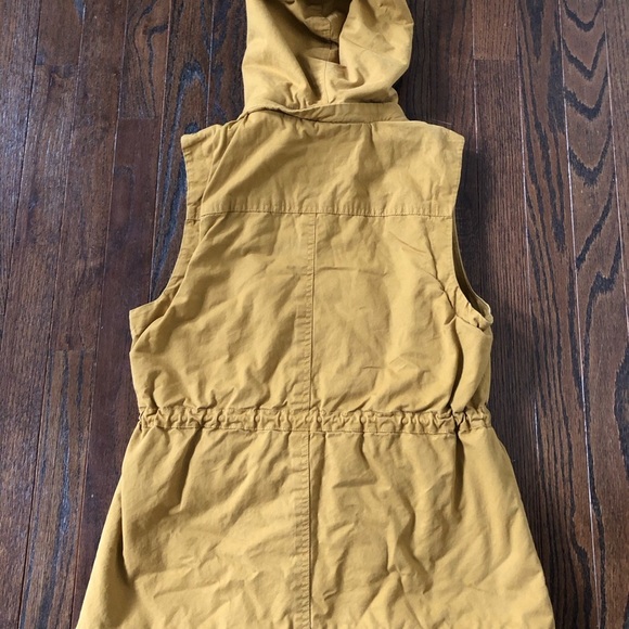 Love Tree Women’s M Mustard Yellow Khaki Sleeveless Hooded Sherpa Lined Vest - Picture 12 of 13